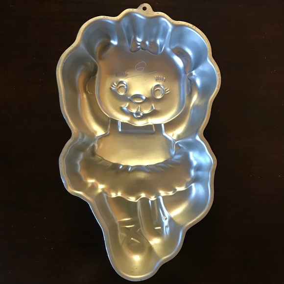 Wilton Ballerina Bear Cake Pan 2105-2021 VGC - Picture 1 of 4